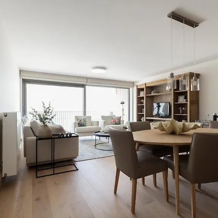 Strand Met Zwembad Apartment